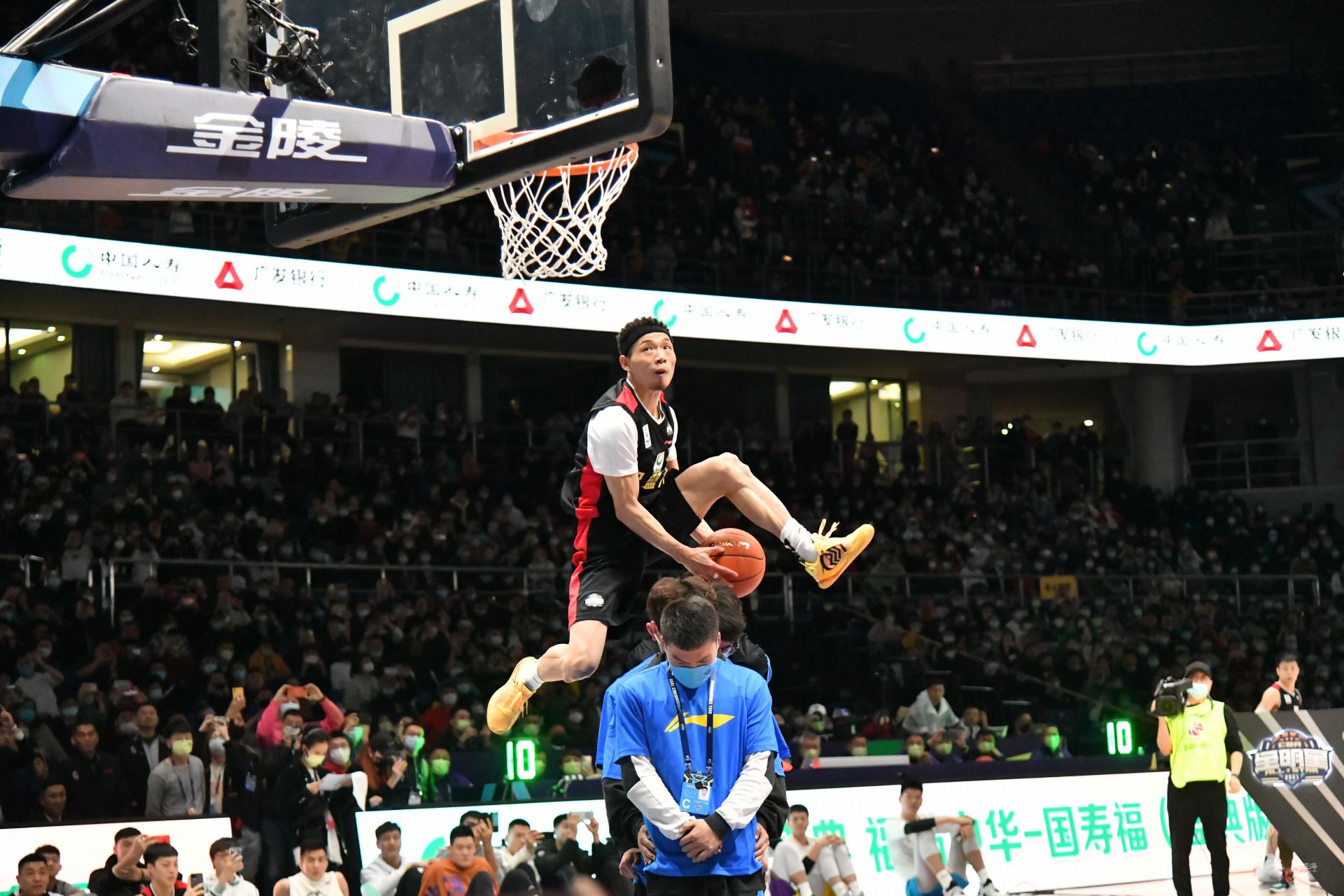 球舞台上的 球舞台上的